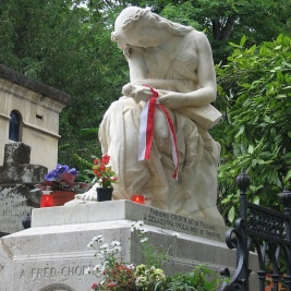 Powiększ obraz: Grób Fryderyka Chopina na Cmentarzu Père Lachaise, Paryż.